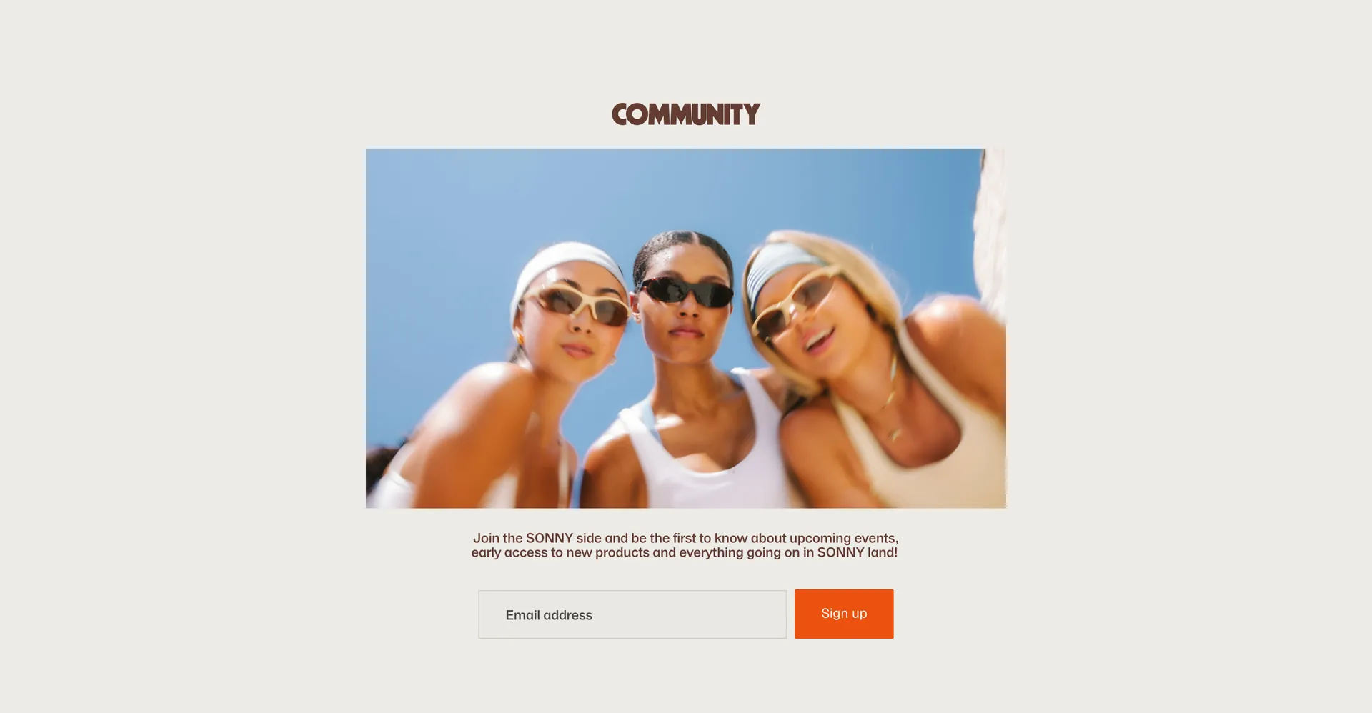 Community-pagina van Sonny Eyewear met een groepsfoto en een aanmeldveld voor e-mail